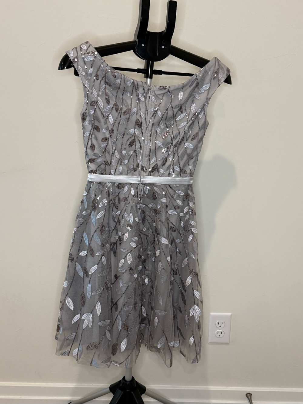 Quiz Silver Gray Sequin Embroidered Fit & Flare Dress Formal Homecoming Party - Picture 5 of 13
